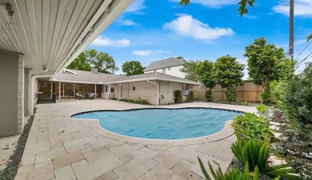 Stunning 4 beds/4.5 baths Villa with pool