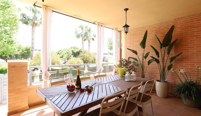 Stunning 4-Bedrooms House with Pool & Game Room Near Mediterranean Beaches