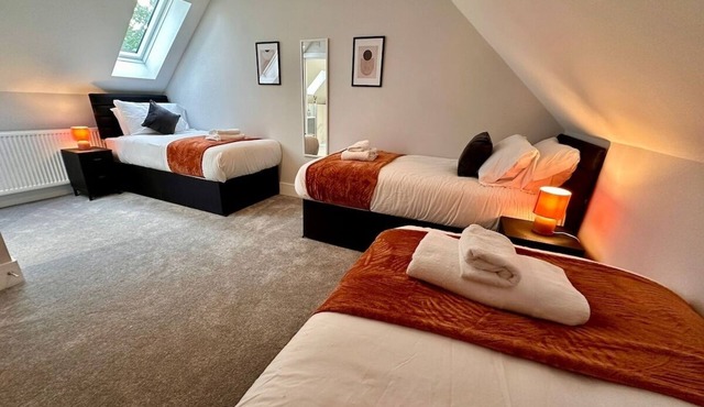 Stunning 4 Bedroom| Sleeps 8| Centre Of Telford