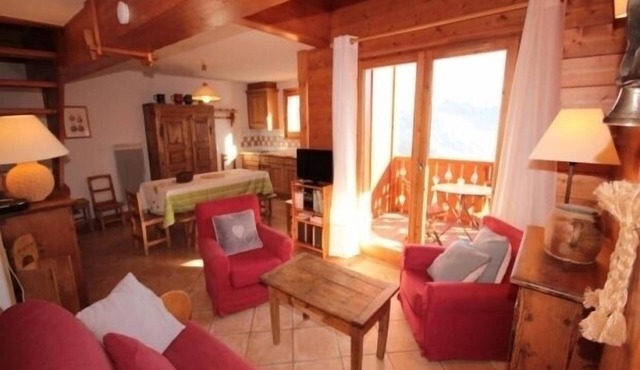 Stunning 4-Room Mezzanine with Parking and Pets Allowed