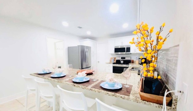 Stunning 4BD Jacuzzi - 4 Min To Beach Panama City