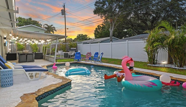 Stunning 4BR/2BA w/in-ground pool, 5 min to beach