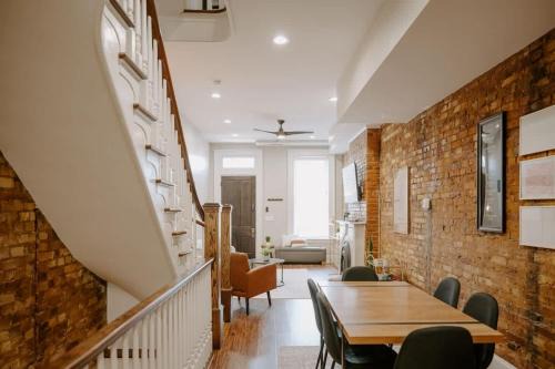 Stunning 4BR Townhome Rooftop City Views