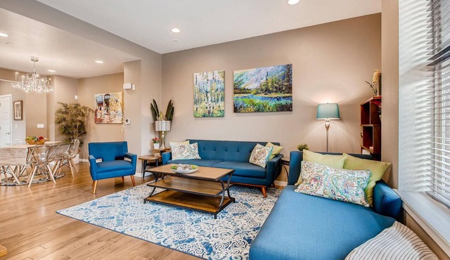 Stunning 4Br Townhome, Amazing Location
