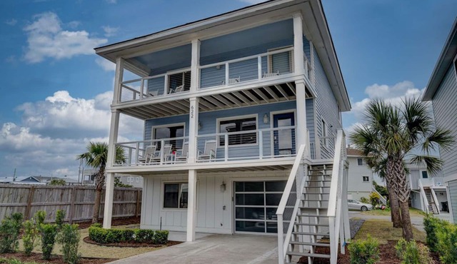 Stunning 4BR Home/2nd Row/Ocean Views + Parking for 5 vehicles