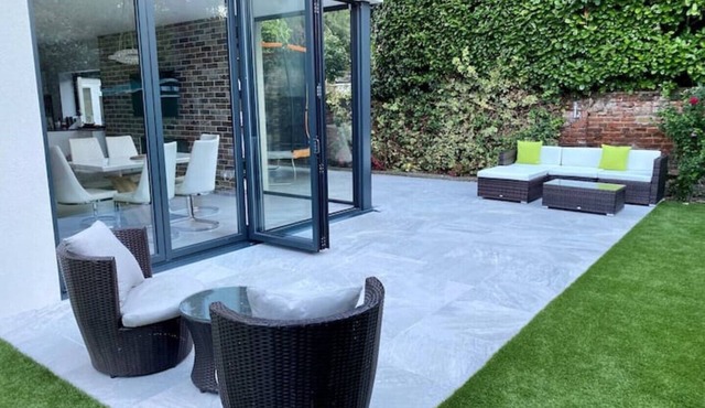 Stunning 5 bed house in Surrey