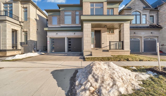 Stunning 5 B/R House in Oakville