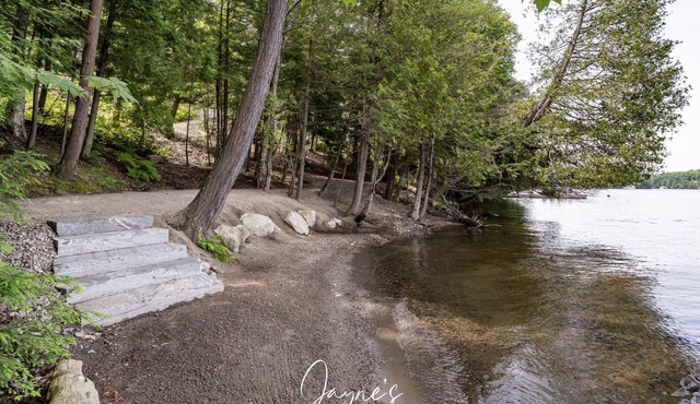 Stunning 5 bed 3 bath cottage on Lake Rosseau with beautiful beach!