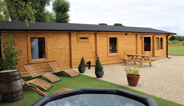 Stunning 5-Bed Cabin in Ashton Under Hill