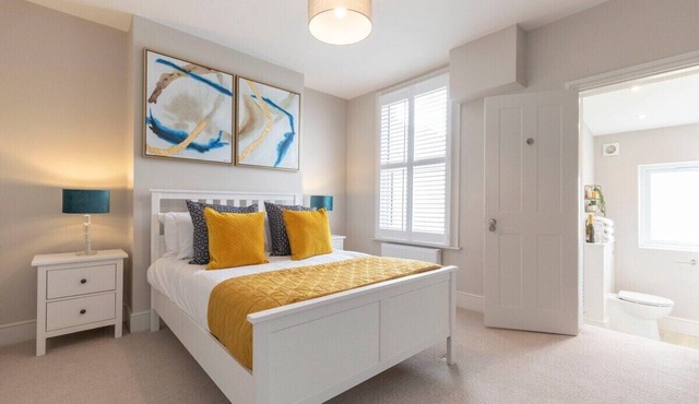 Stunning 5 Bed Regency Home