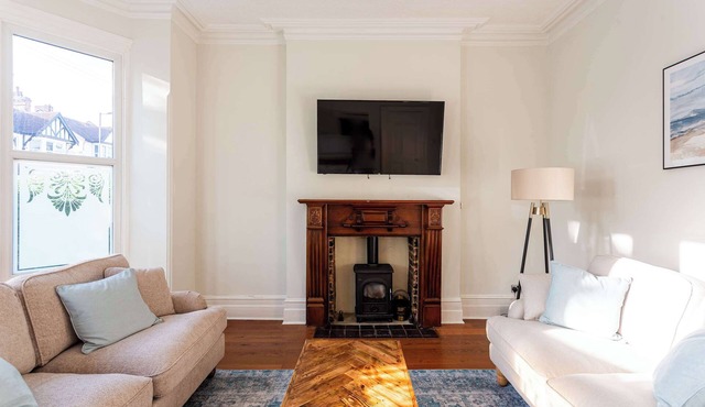 Stunning 5 Bed House in Southend, 5 Mins to Beach