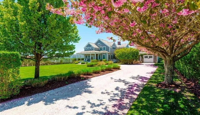 Stunning 5-Bedroom Beach House in Nantucket, Walk to Beach, All the Comforts!