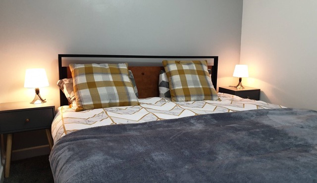 Stunning 5 bedroom house 2 mins from beach and town centre.