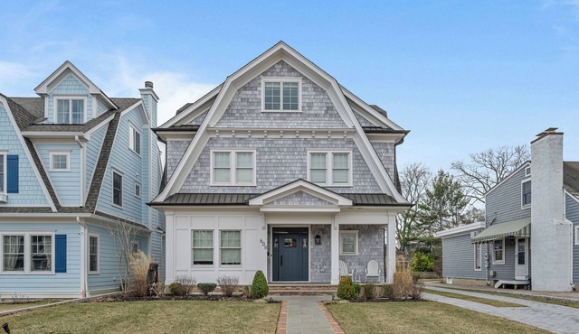 Stunning 5-bedroom house in Sea Girt with pool and outdoor bar