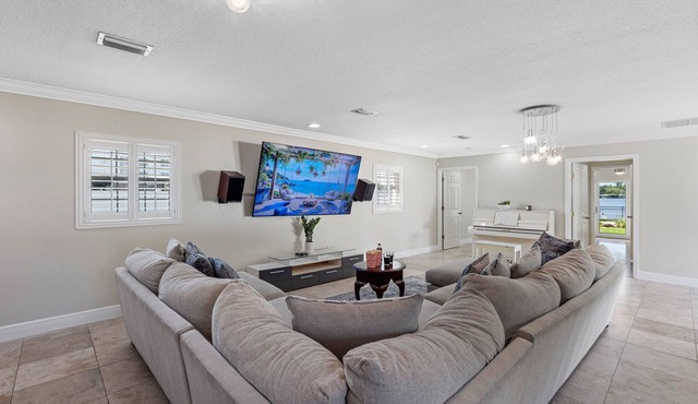 Stunning 5-Bedroom Lakefront Retreat!