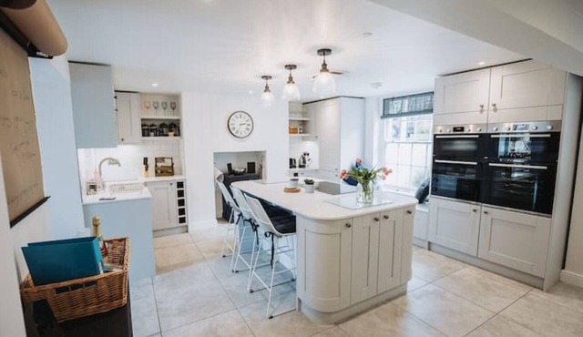 Stunning 5 bedroom period property by the sea