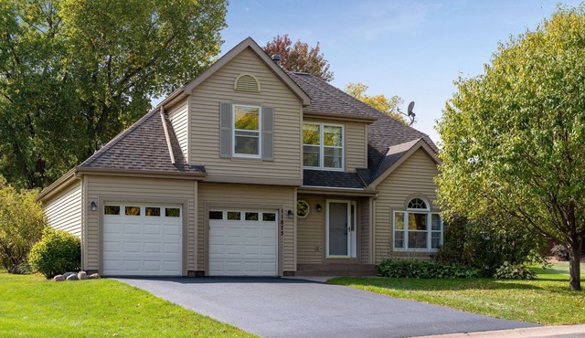 Stunning 5 BR, 2 King Bed, 2 Garage, 4 BTH Family Friendly Home with Hot Tub