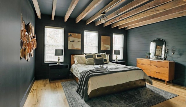 Stunning 5 BR - Heart of Downtown