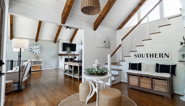 STUNNING 5 star luxury farmhouse, GA wine country with a new Pickleball Court!