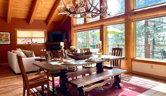 Stunning 5 Star Lodge Style Retreat - Lake Views!
