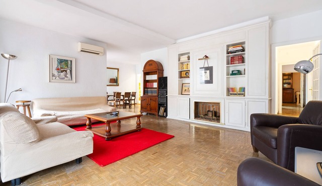 Stunning 5BR Apt with Sagrada Familia Views & Terrace - Ideal for Groups & Remote Work