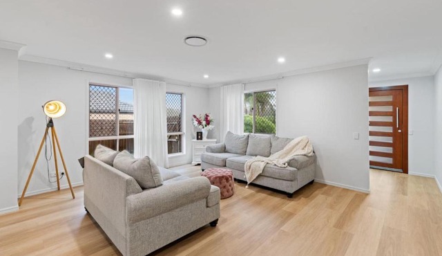 Stunning 5BR Big Modern Home with Parking Malls and Parks