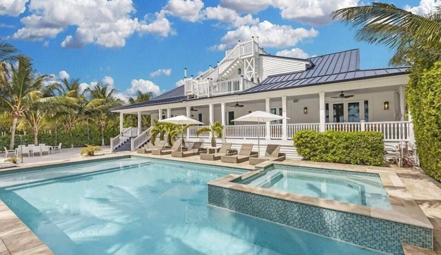 Stunning 5BR open water view home in Long Key, perfect for groups of 10!
