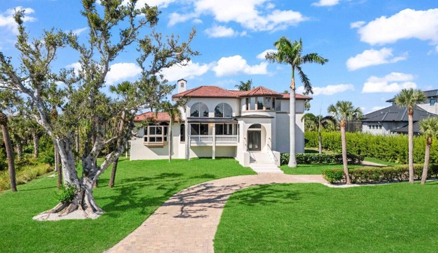 Stunning 5BR Sanibel Island Paradise - Steps from Gulf Beach & Modern Comfort