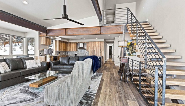 Stunning 5BR Townhome & Incredible Mountain Views!