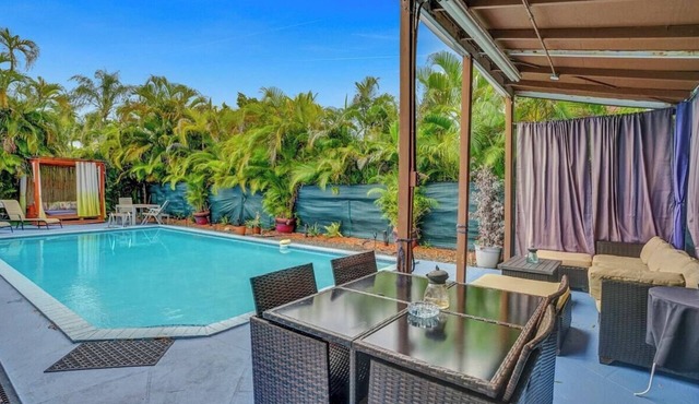 Stunning 5BR Villa w/Luxe Cabana & Heated Pool