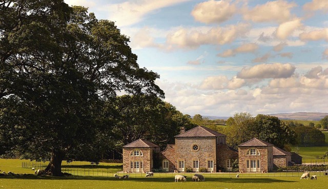 Stunning 6 bedroom retreat the heart of Yorkshire Dales with access to an awarding winning wellbeing resort