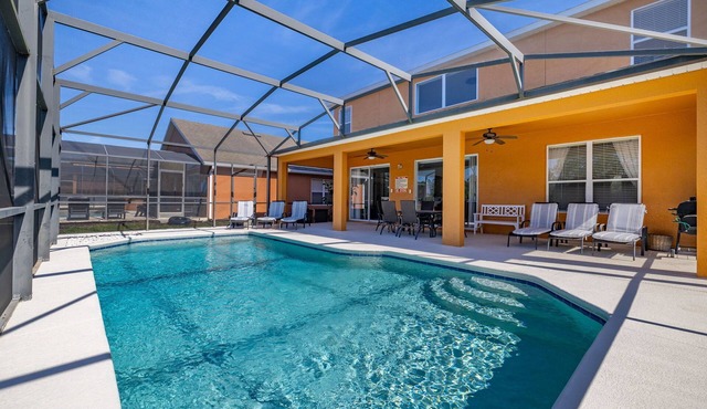 Stunning 6 bed Home with Private Pool Overlooking Quiet Conservation Area