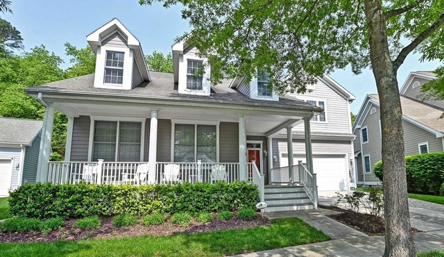 Stunning 6 bedroom 3.5 bath House in Bear Trap Dunes Community! Wifi Available, Pool, Fitness Center, Beach Shuttle, Tennis, Golf!