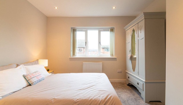 Stunning 6 bedrooms Manchester House Sleep11 Manchester Airport/City Center