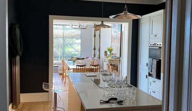 Stunning 6-Bedroom House in Swanage, Minutes from Beach, with Parking and Garden