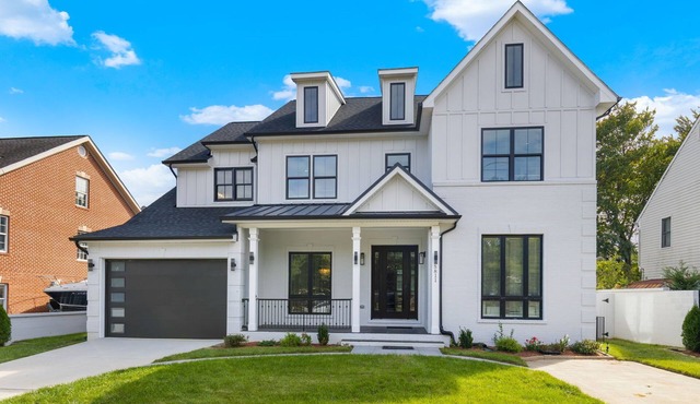 Stunning 6-bedroom house in Falls Church-Luxury Awaits!