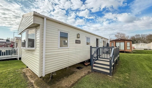 Stunning 6 berth caravan with decking at Broadland Sands ref 20028BS