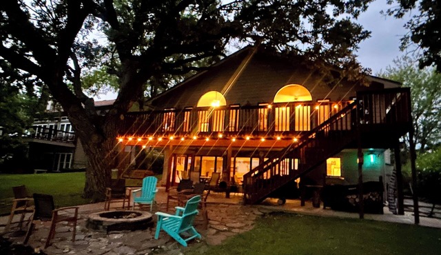 Stunning 6Bedroom Lakefront Lodge on Beautiful Lake Wabaunsee-WiFi,Blackstone,AC