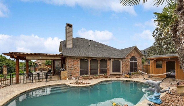 Stunning 6BR/2.5BA + Pool | Great for Big Groups!