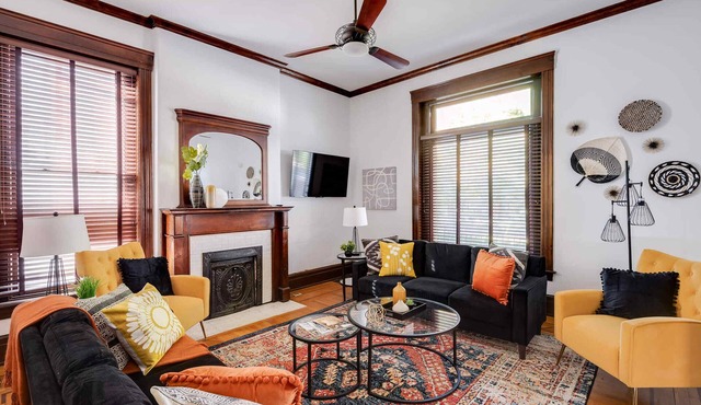 Stunning 7 Bed Historic Home Steps to Bardstown
