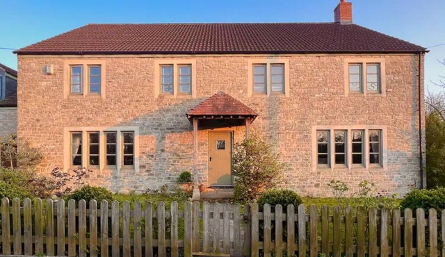 Stunning 7 bedroom detached house near Bruton