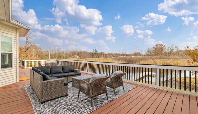 Stunning 7,500sf Estate w/Gym, Hot Tub & More!