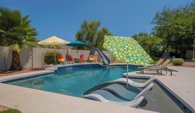 Stunning 7bed Oasis-Pickleball,Heated Pool, hot tub, waterslide