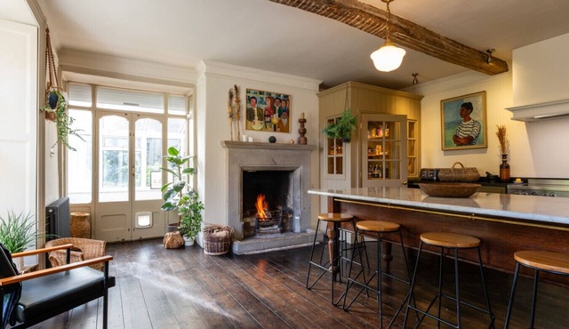 Stunning 8-Bedroom Home in Painswick