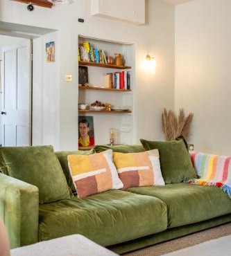 Stunning 8-Bedroom Home in Painswick