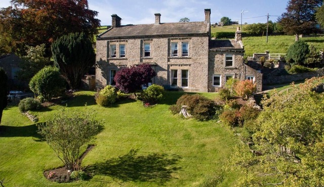 Stunning 8 beds country retreat nr Richmond