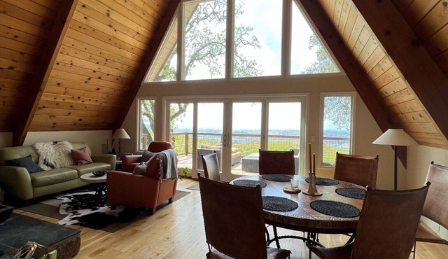 Stunning A-frame on private vineyard with world class sunsets. Great for groups!