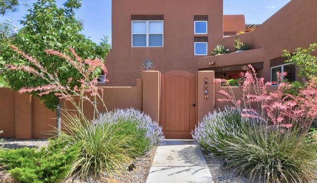 Stunning Albuquerque Adobe house mins from NETFLIX studio