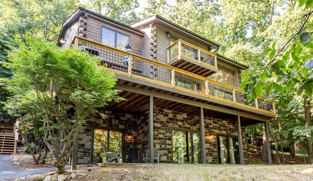 Stunning and Expansive 15 bedrooms Situated Close to Ski Slopes