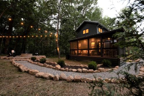 Stunning and Fully-Equipped Tiny House with Breathtaking Views of South Cumberland State Park in Monteagle, TN